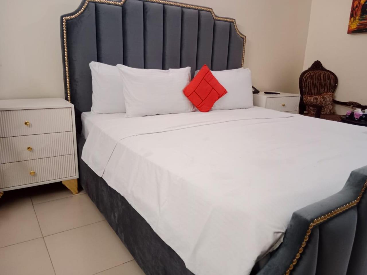 Hotel Clifton Inn Карачи Экстерьер фото